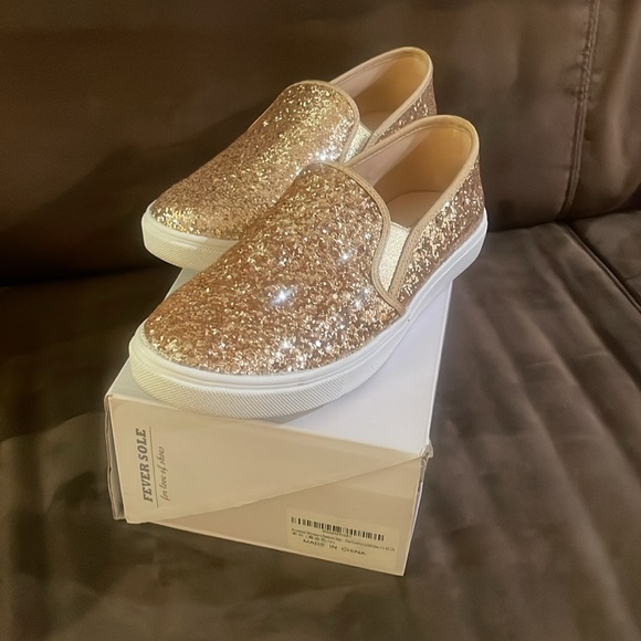 Feversole gold glitter slip on sneakers. Women’s size 38 European - Picture 2 of 4